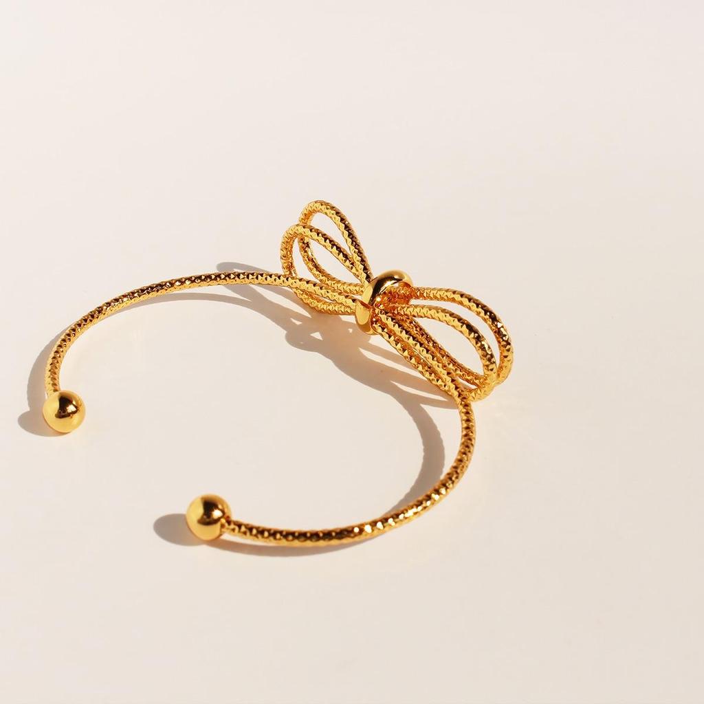 Baoli Original Fashion Creative Bow Bangle - Unique and Bold Design 936