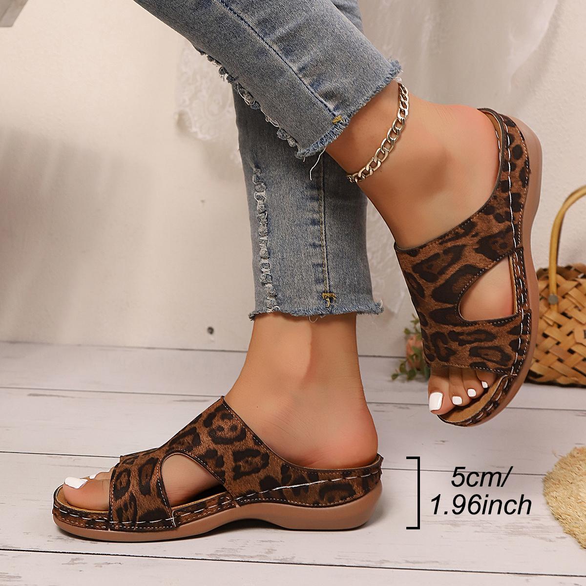 

Модная женская обувь 2025 Леопардовые тапочки Женская мода Уличная повседневная летняя Большого размера Открытый носок Лаконичные сандалии на платформе и танкетке 36 коричневый