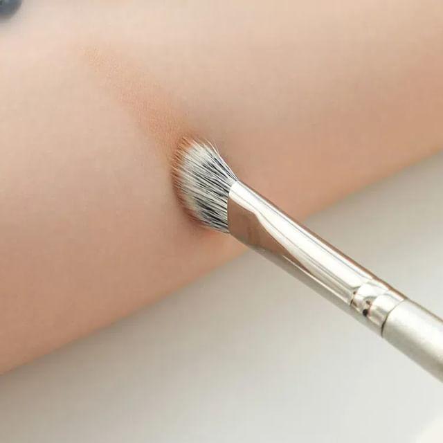 

AME - Angled Contour Brush 389 - Silver & White
