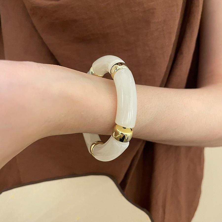 Irregular Round Shell Retro Court Style Bracelet - Light Luxury & High-End Women's Jewelry