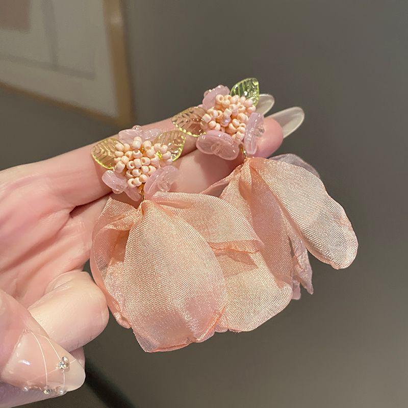 

Серьги-лепестки из розового шифона в стиле Мори Нежная сладкая атмосфера Цветочные серьги Летние серьги в стиле приморского отпуска Pink flower silver pin earrings