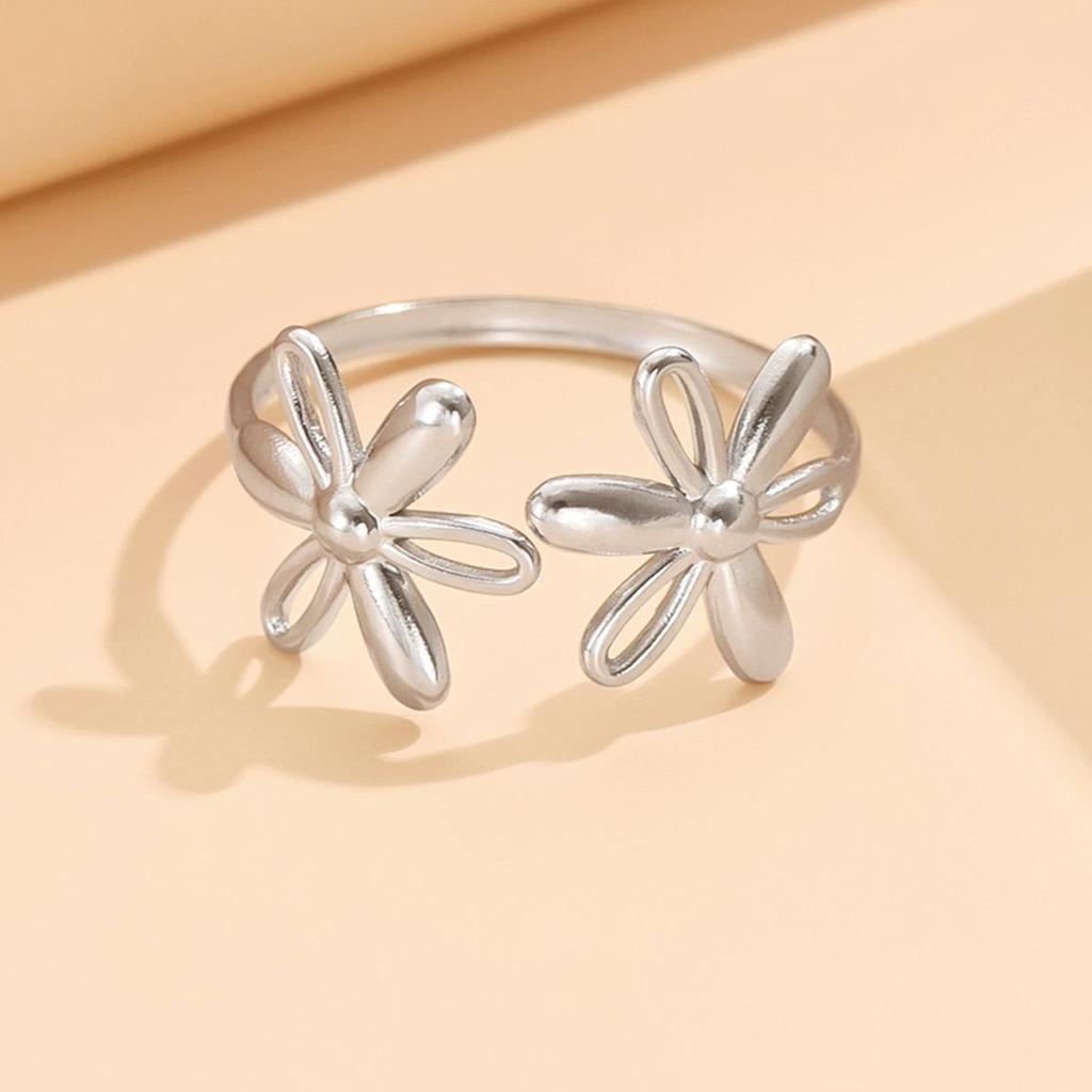 Sweet Daisy Stainless Steel Ring: Women's Fairy Flower Index Finger Jewelry