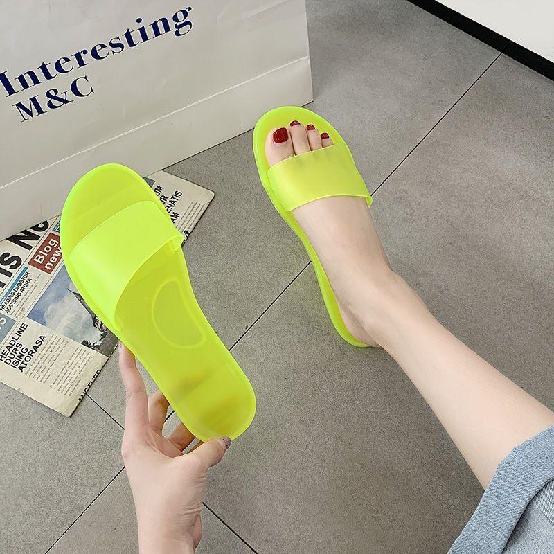 Internet celebrity beach cool slippers women's summer wear 2025 new fashion crystal transparent one-word drag wearing seaside sandals