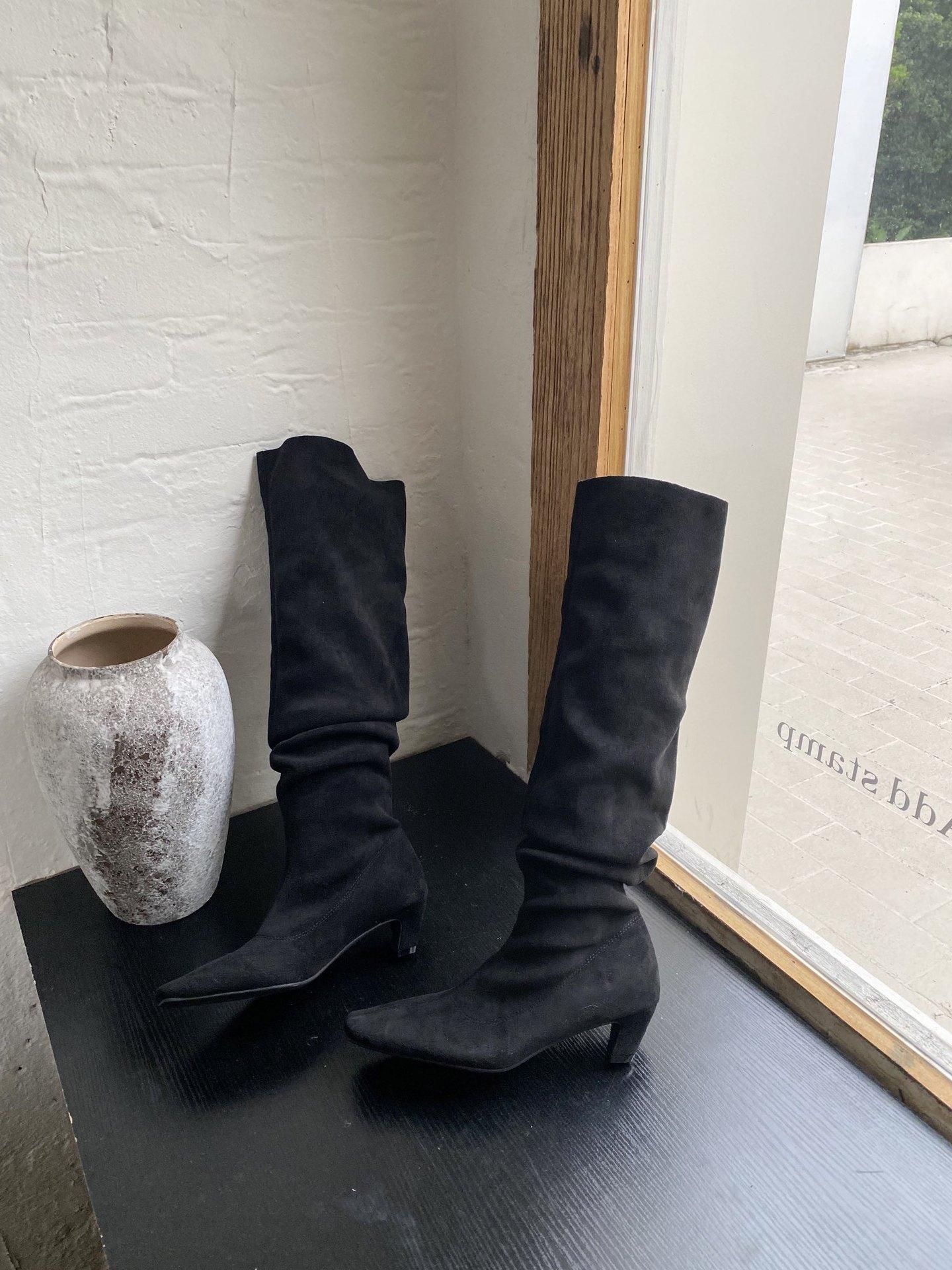 

2025 autumn and winter new fashion small square head cat heel straight but knee pile boots long boots high women s boots 35