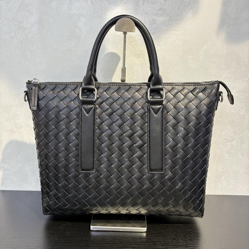 2026 new leather women s bag handwoven men s and women s same briefcase fashionable retro shoulder handbag cross-border 35x29x7cm чёрный