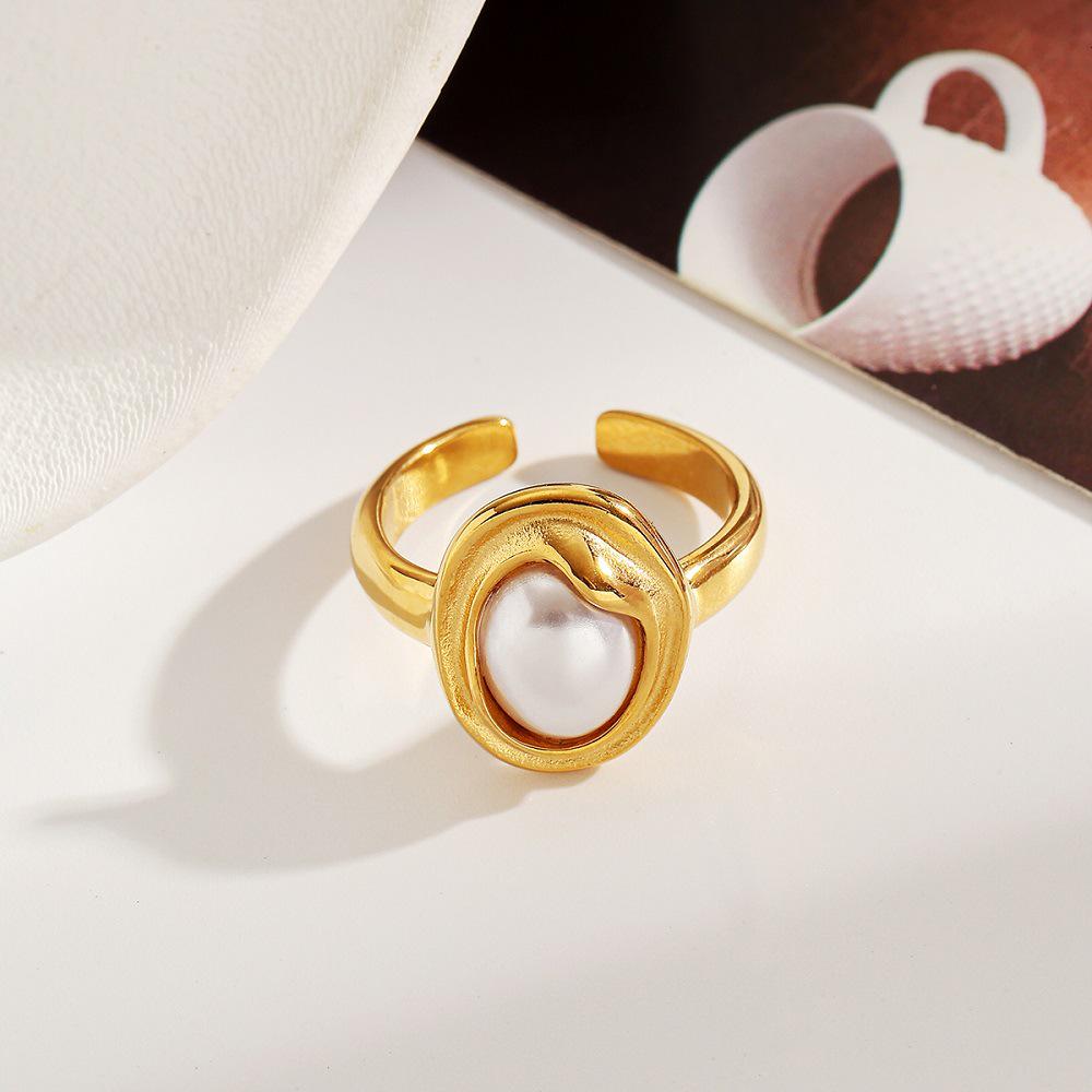 Anello da Donna Ying Tai in Oro 18K: Acciaio Inossidabile Titanio, Perla Sintetica, Geometrico, Lucidatura Speculare, Inalterabile.