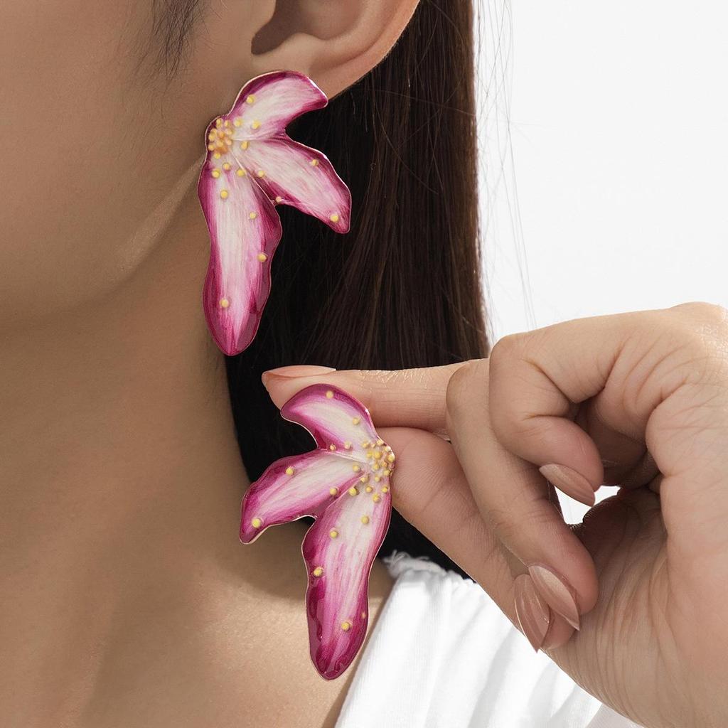 Retro Mid-Century Gold-Plated Enamel Leaf Stud Earrings for Women