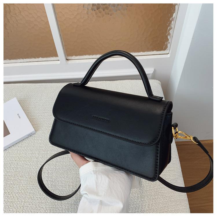 

High sense fashion portable small square bag women s bag 2025 new retro simple shoulder bag commuter women s messenger bag чорний