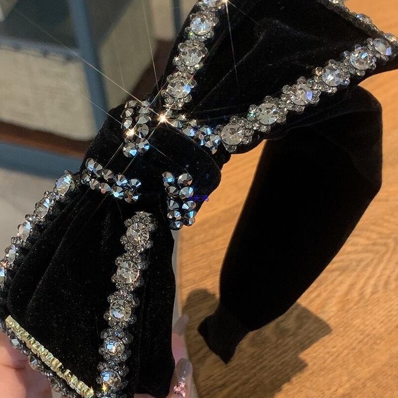 Black Velvet Rhinestone Bow Hairband: Versatile Wash Face and Outing Accessory.