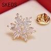 SKEDS Mode Damen Mädchen Exquisit Glänzend Boutique Kristall Schneeflocken Broschen Abzeichen Elegant Party Hochzeit Damen Anstecknadeln Schmuck