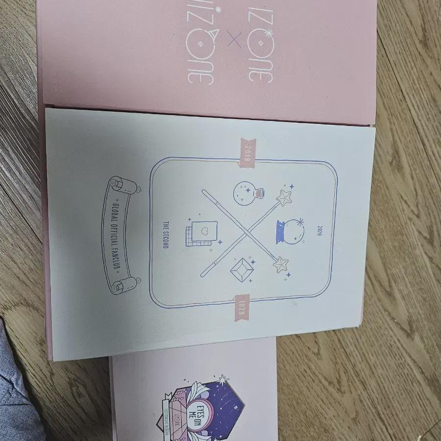 

I m Selling A Full Set Of 2 Iz*one Fan Kits
