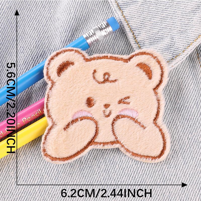 Søt tegneseriebjørn Plysjbroderte lapper for klær Påsydd broderilapp Selvklebende/klistremerke Veske Sko Jeansdekorasjon