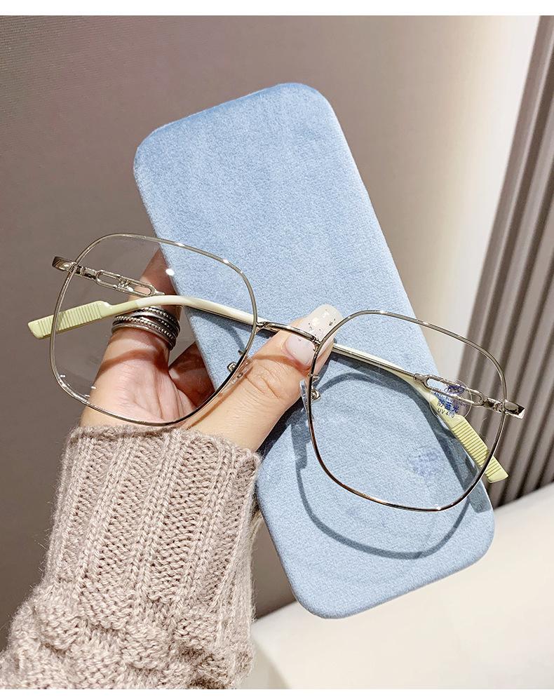 Women's Large Frame Photochromic Anti-Blue Light Myopia Glasses