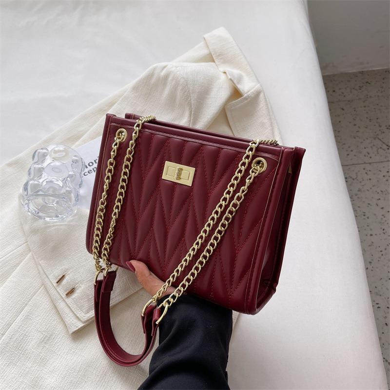 Retro Large-capacity Bag Women's New Versatile Autumn and Winter Fashion Chain Shoulder Bag Crossbody Commuter Bag