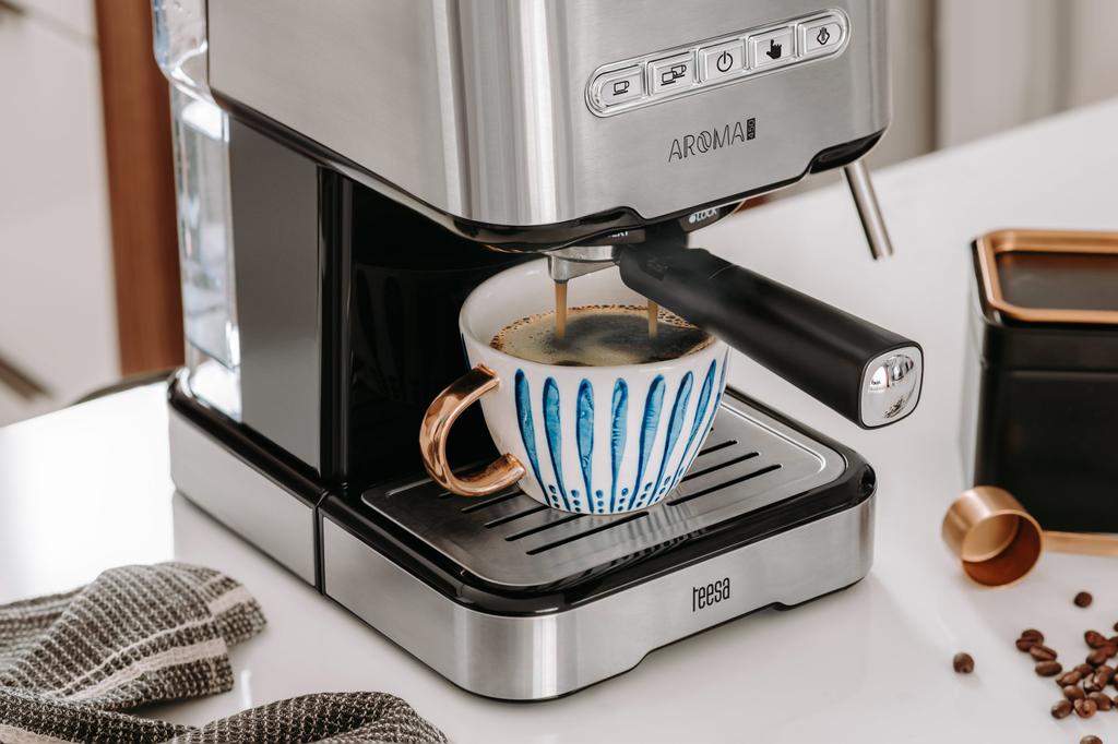 TEESA pressure coffee machine with a 15 bar frother