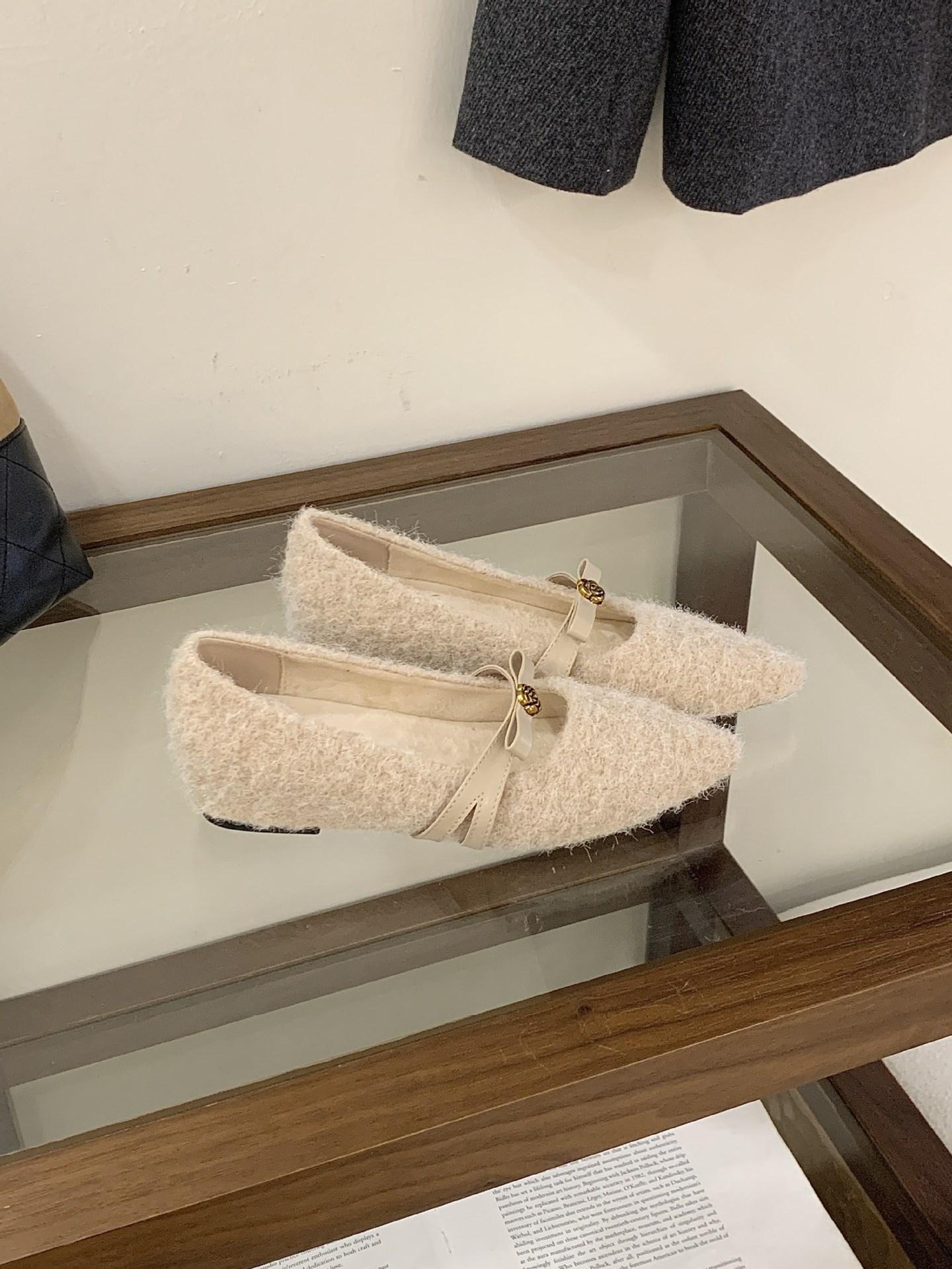 

Флисовая версия 2025 осень и зима новая французская потрясающая огромная красивая обувь на танкетке, повышающая темперамент 39 абрикосовый