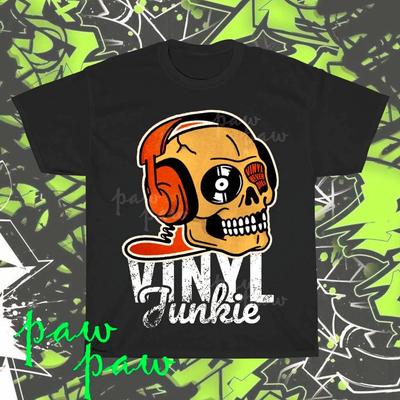 Nuovissima T-shirt retrò americana Vinyl Junkie per dischi in vinile, divertente, taglie dalla S alla 5XL