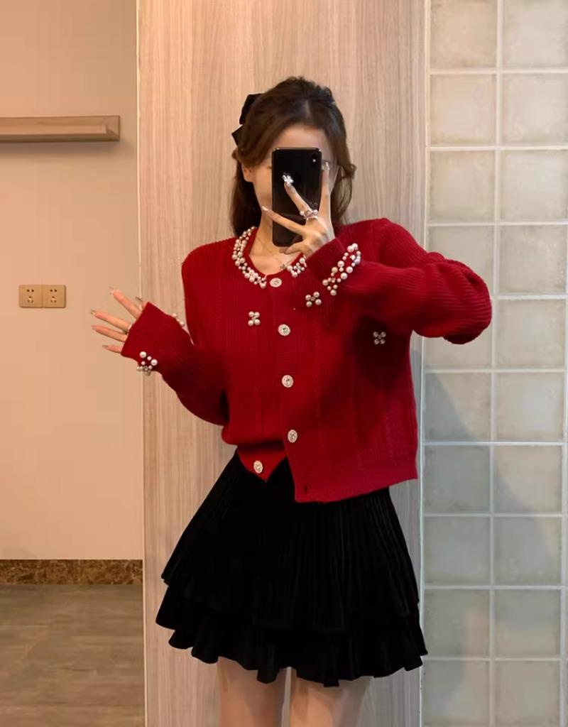 2026 Autumn/Winter French Chic Beaded Knit Jacket with Pearl Collar – Versatile Design