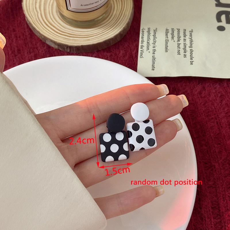 Black Hanging Long Earrings for Women Triangle Square Statement Drop Earrings 2025 boucle oreille femme Fashion Jewelry