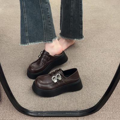 Sapatos de plataforma estilo muffin feminino outono 2025 novos mocassins de um pedal sapatos únicos retrô com saia sapatos pequenos de couro