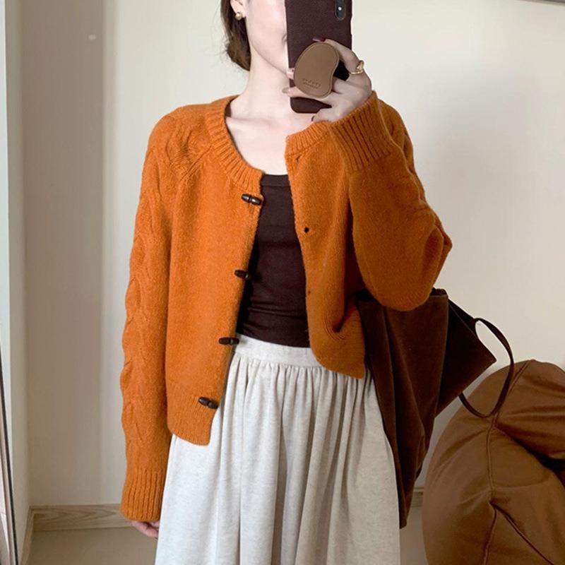 

Кардиган женский вязаный зеленый с угловой застежкой, новый осенний, повседневный, маленький, кэжуал, уменьшающий возраст, универсальный, топ, тренд average size