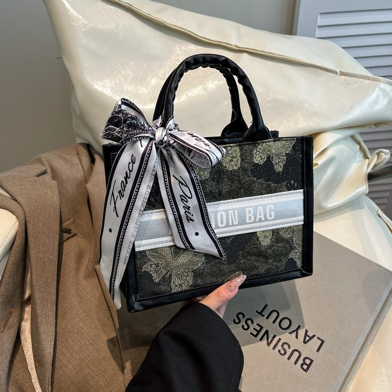 Personality trend niche commuter handbag shoulder large capacity beautiful tote bag women's messenger bag casual bag