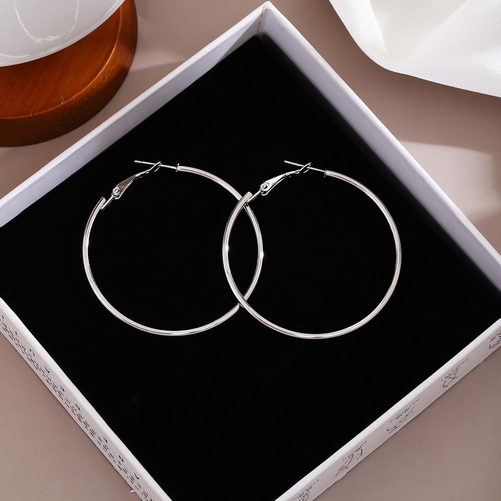 Minimalist Style Plain Ring Large Earrings, High-End Women'S Classic Versatile Simple Style Earrings, Unique Cold Feeling Earrings