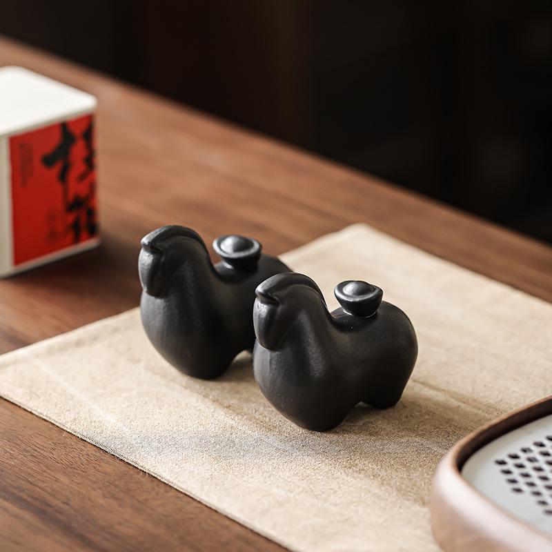 Exquisite Dark Horse Yuanbao Tea Pet: Zodiac Wealth-Attracting Tang Horse Ornament