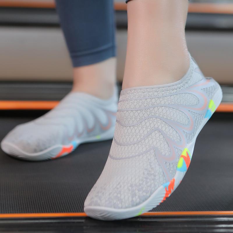 Fashion Women Men Water Barefoot Shoes Simple Design Beach Shoes Quick Dry Sports Sandals Gym Training Shoes Comfortable Sandals 35-46