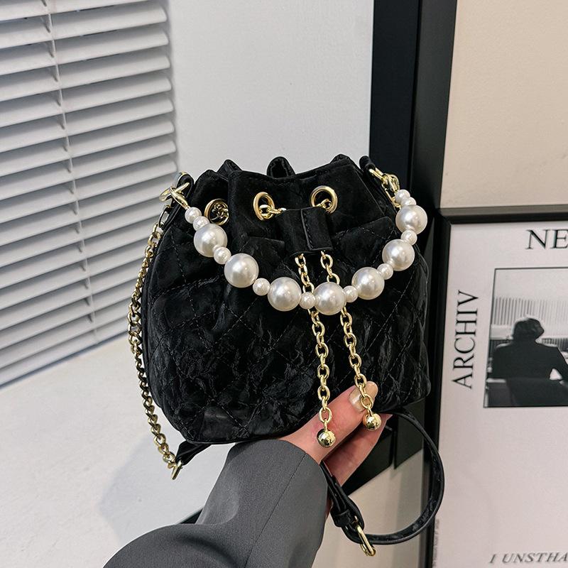 

Сумка через плечо на ромбовидной цепочке Xiaoxiangfeng женская 2025 весна-лето новая сумка-мессенджер в форме ведра модная жемчужная сумочка чёрный