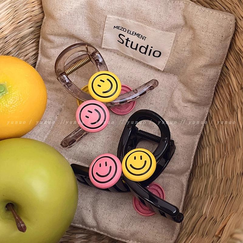 Smiley Face Hairpin High PonytailShark Clip Hair Accessory At The Back of The Female Head