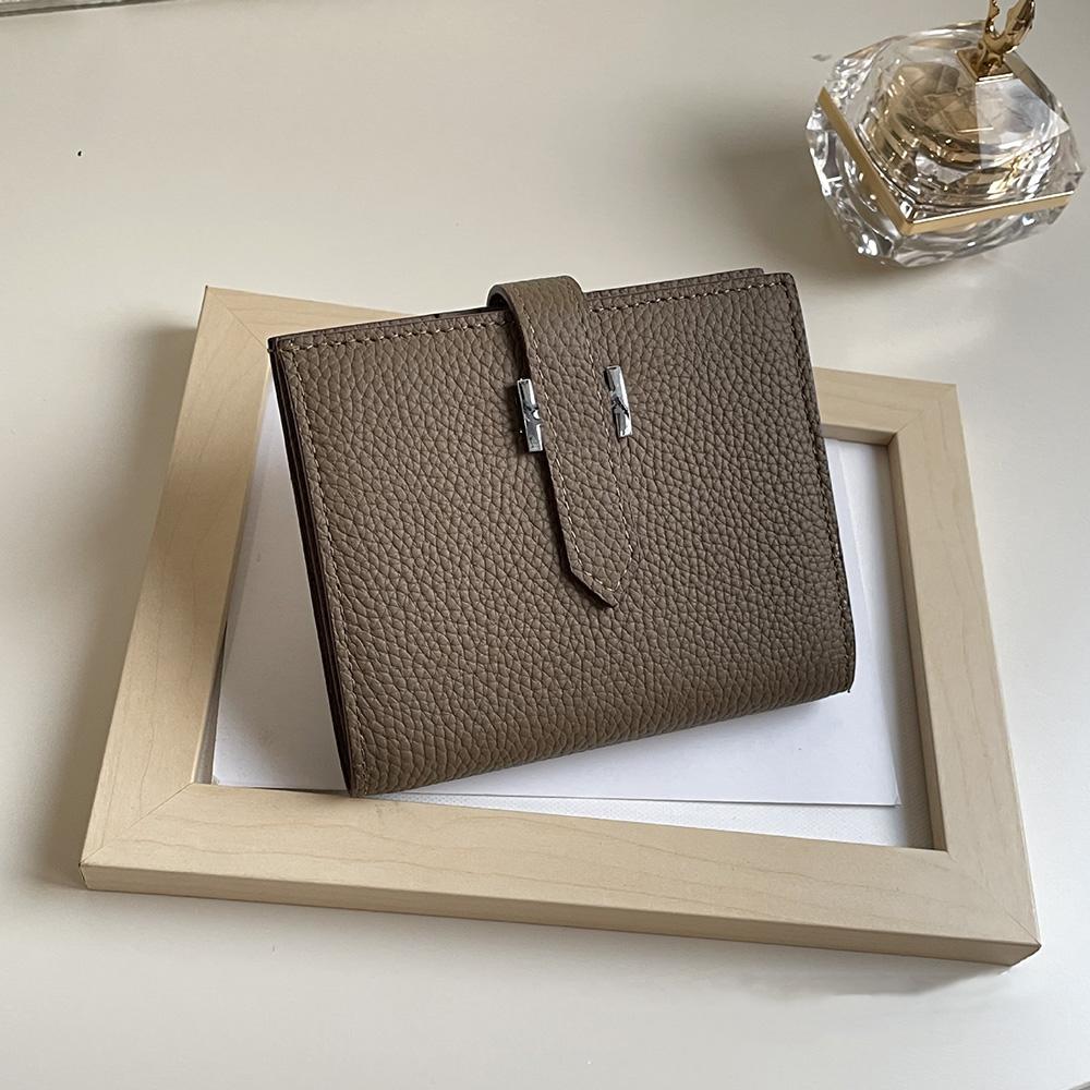 

2025 Роскошные женские кошельки из натуральной кожи Первый слой коровьей кожи Короткий кошелек H застежка Двухслойный кошелек Брендовый стиль Бумажник без логотипа хаки