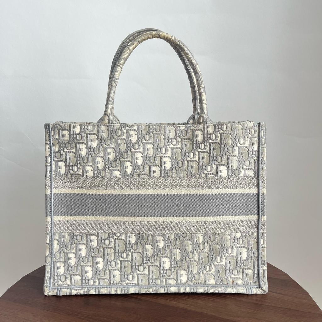 [Pre-Owned] Book Tote Medium White Canvas Monogram Shoulder Bag - Very Good #1VXK2B