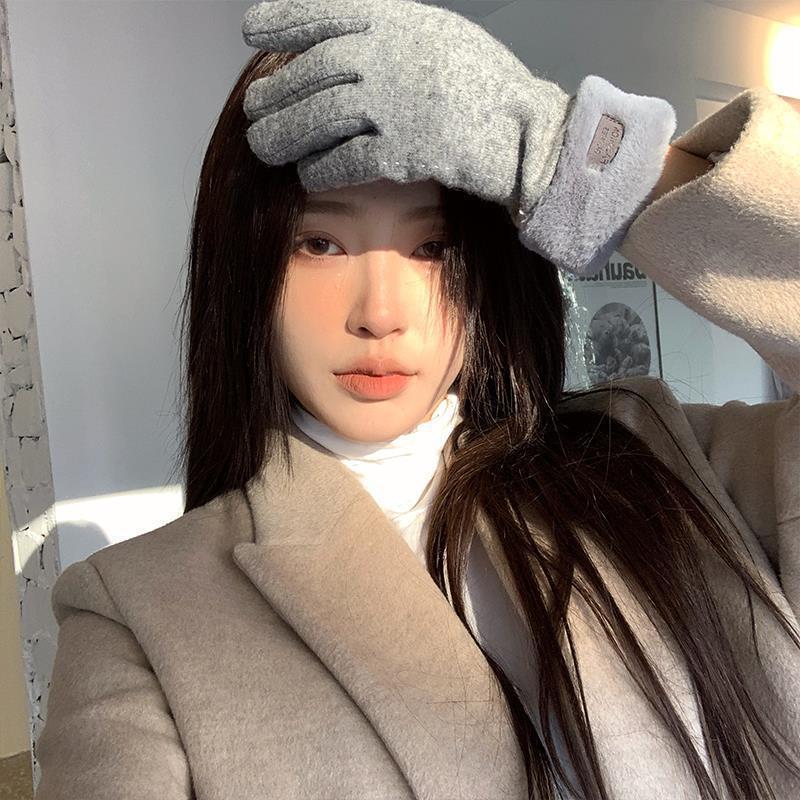 Women In Winter, Thickened with Velvet, Warm for Riding and Driving, To Protect Against Cold Wind, Cute Wool Touch Screen Winter Plush Gloves