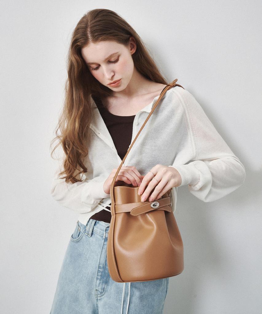 Ostkaka Classic Belt Bucket Bag Brown