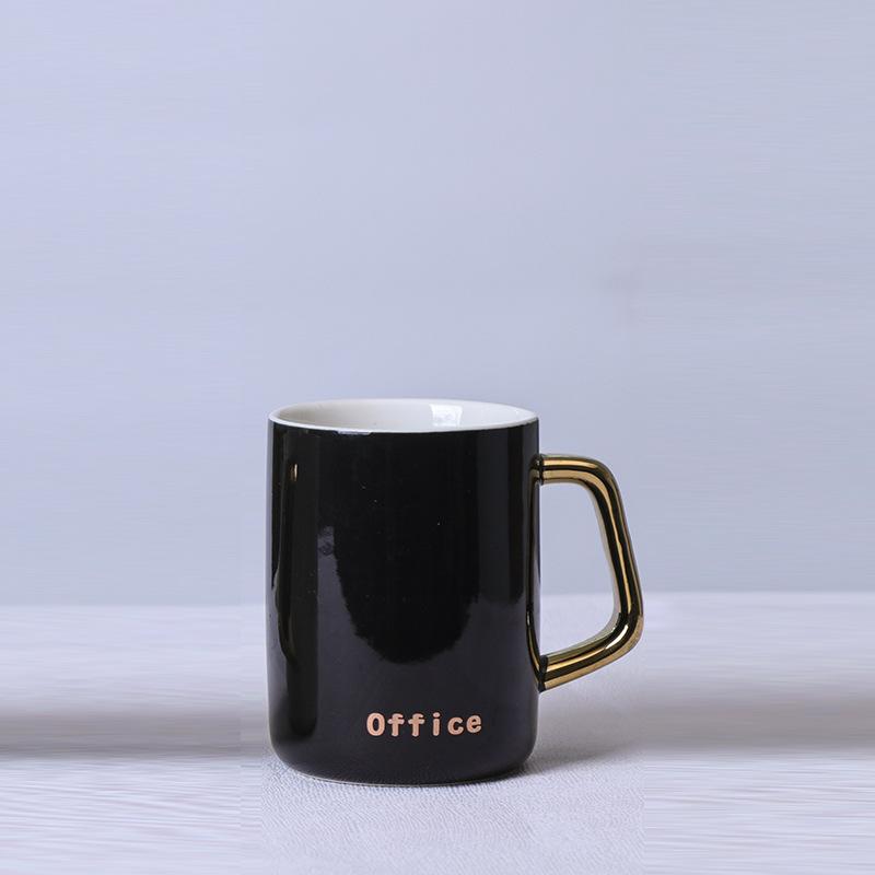 

Креативный подарок Кружки для пары Керамические кружки с позолоченной ручкой, крышкой и ложкой Чашка для кофе 301-400ml