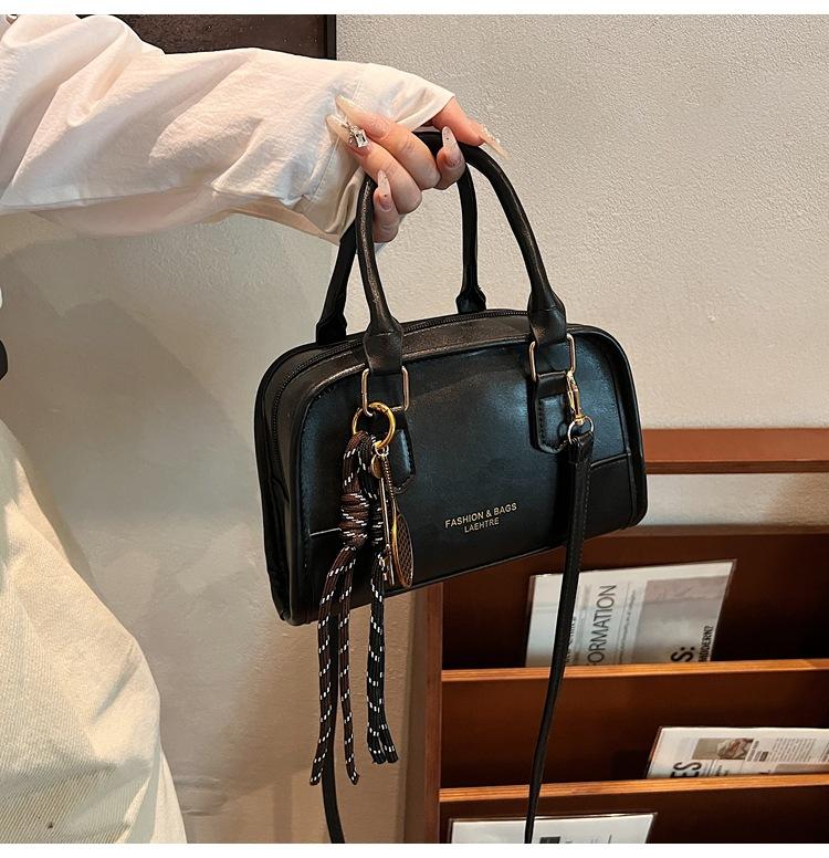 

Модная сумка-подушка для боулинга контрастного цвета на одно плечо, универсальная, для весны и лета, подмышечная, новая, в стиле ретро, сумка-мессенджер Without pendant чёрный