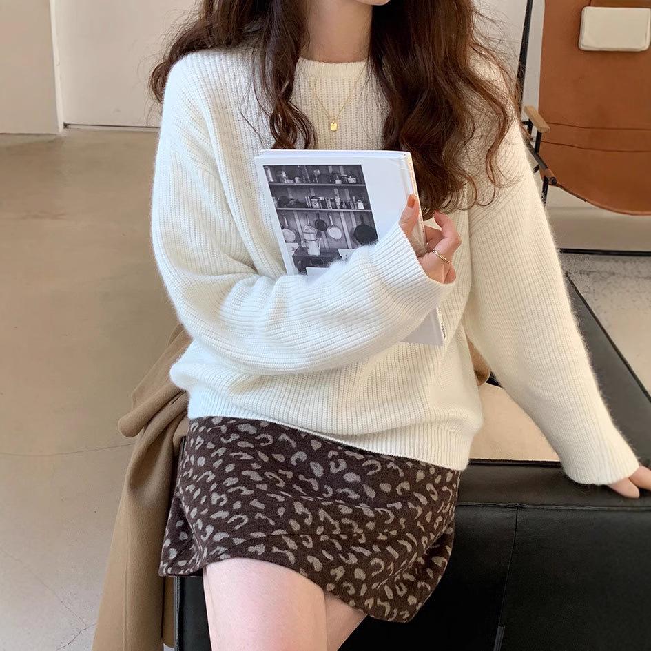 Women's Korean-Style Round Neck Sweater: Autumn/Winter Loose Pullover, Solid Color College-Style Knit Top