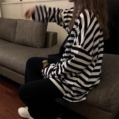 # Top Casual a Maniche Lunghe a Strisce Bianche e Nere in Seta di Latte da Donna 2024 - Primavera/Autunno