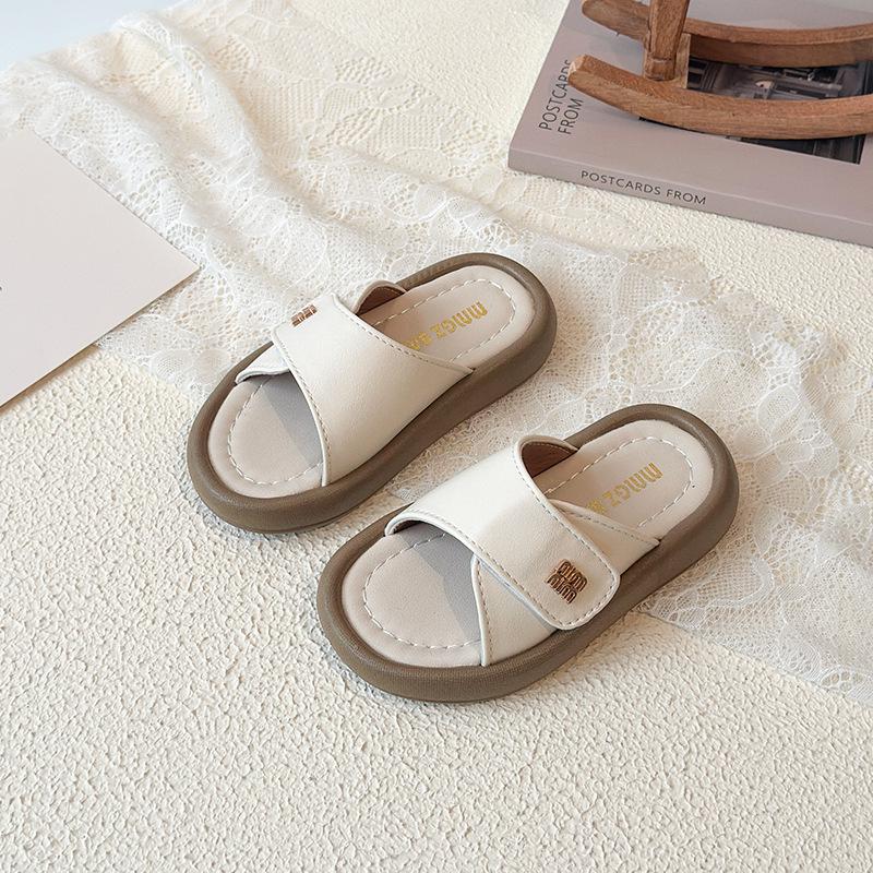 2026 Summer Children's Round Toe Slippers: Girls' Fashionable Toe-Covered Outdoor Sandals.