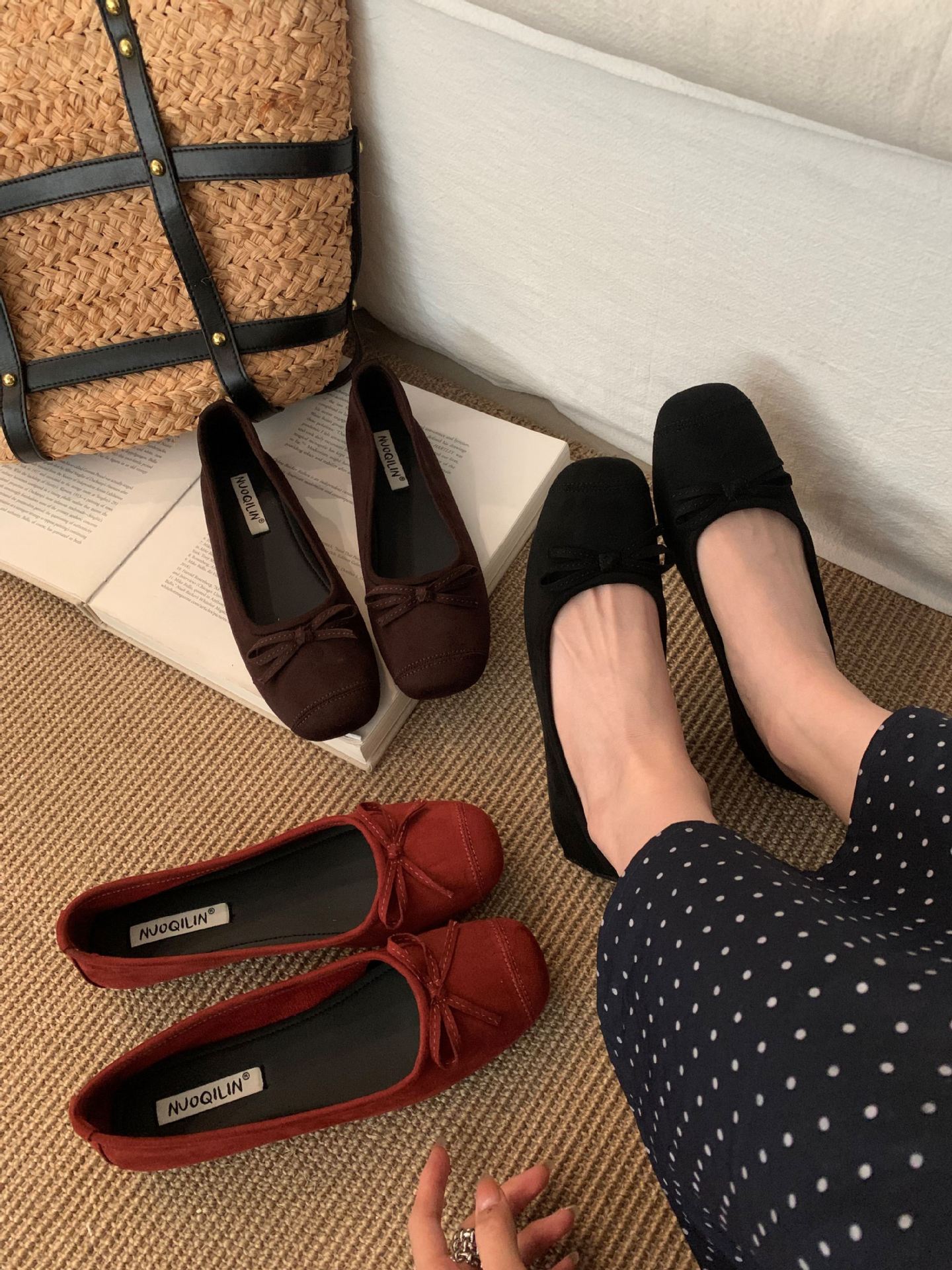 

French flat-bottomed red bow grandma shoes women s 2025 hot-selling spring and autumn one-pedal gentle single shoes 39 темно-коричневого