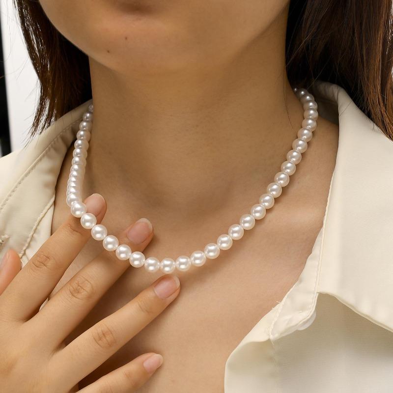 2026 New Pearl Necklace for Women Light Luxury Niche Collarbone Chain High-end Temperament Layered Necklace Accessories