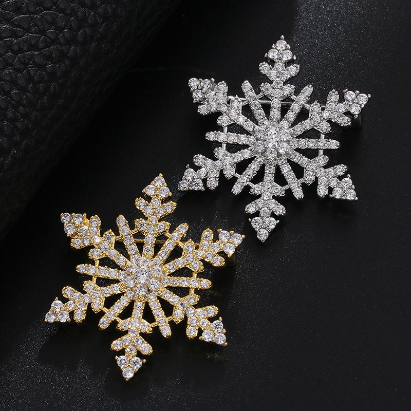 Weiman Fashion High Quality White Gold Plated CZ Diamond Snowflake Brooch Sparkly Zircon Jewelry for Wedding or Gift