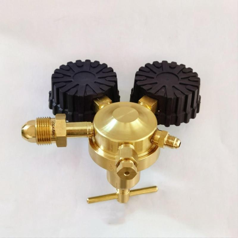 Easy to Operate Nitrogen Pressure Reducer Featuring Included Inflation Hose for Quick Connection Applications in Workshops