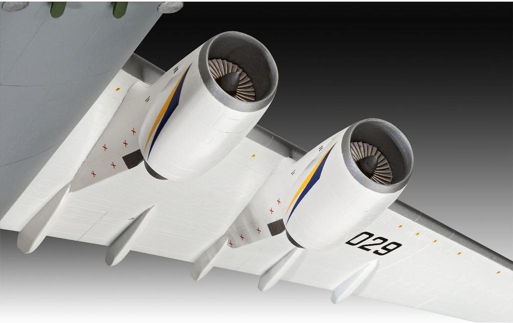 Deutsches Niveau (Revell) 1/144 Antonov An-124 Ruslan Plastikmodellbausatz 03807