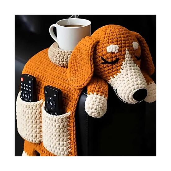 Dog Sofa Arm Organizer Crochet Dog Sofa Armrest Organizer with 2 Pockets And 1 Mug Holder Handmade Dog Shaped Armchair Remote Control Caddy