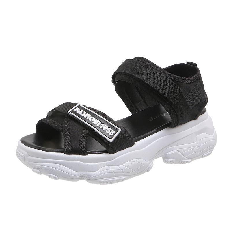 2024 sommar nya plattform kardborre strandskor mode mångsidiga kilklack vardagssandaler sidohandel romerska skor