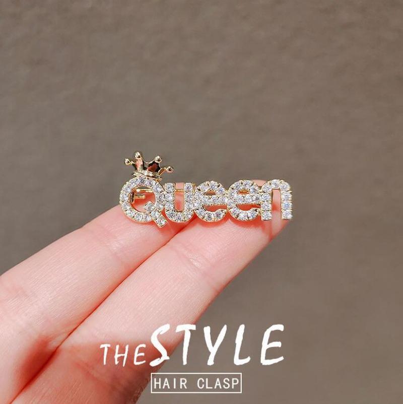 Cute Rhinestone Queen Brooches for Women Crown Letters CZ Crystal Party Label Pins Trendy Buckle Jewelry Gifts