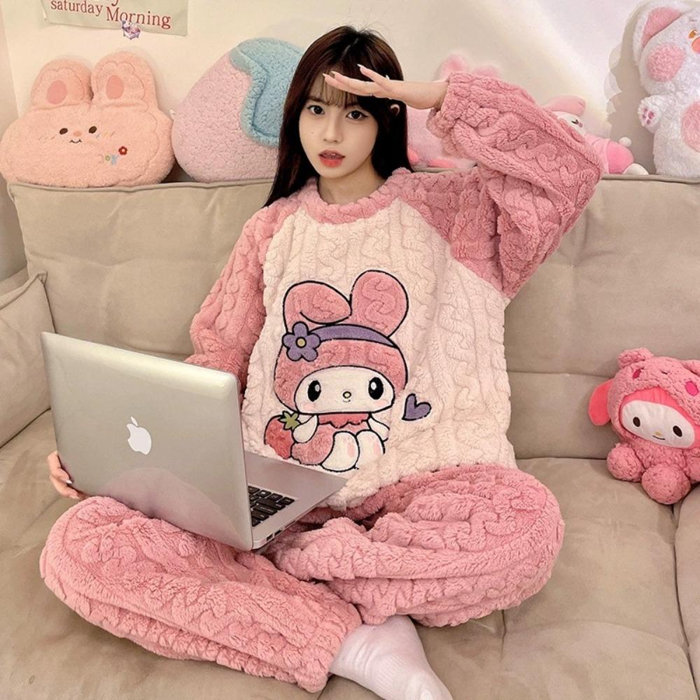 **Kadın Flanel Pijama Takımı Yuvarlak Yaka Jakarlı Uzun Peluş Kalın Sıcak Ev Giyimi**