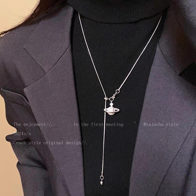 

Ожерелье с подвеской-кисточкой из жемчуга Сатурн — женская регулируемая цепочка для свитера, коллекция премиум-класса Осень/Зима 2025. Saturn Planet Long Necklace